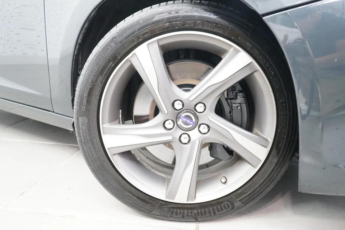 volvo-v60-2015-hibrido-a-diesel-2400cc