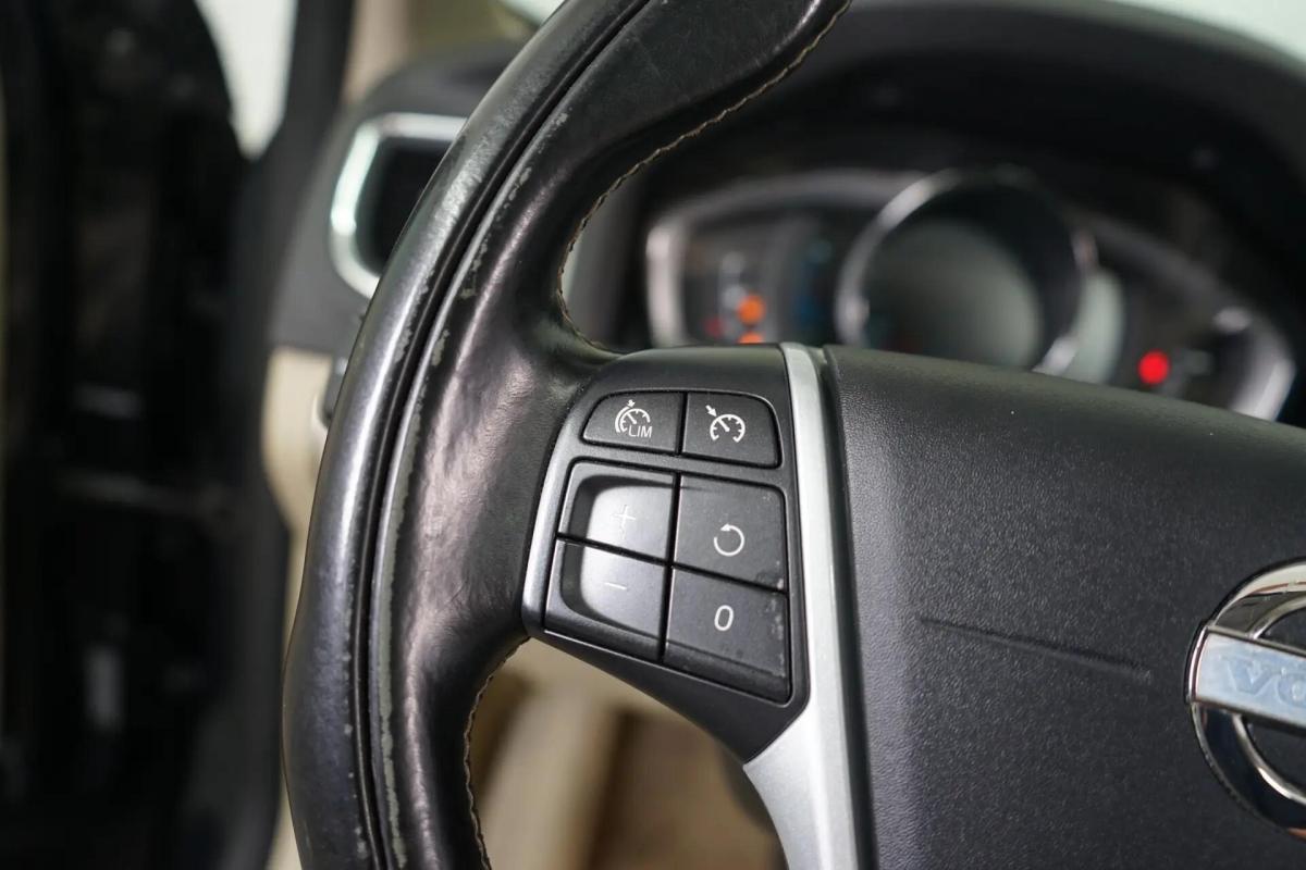 volvo-v60-2015-hibrido-a-diesel-2400cc