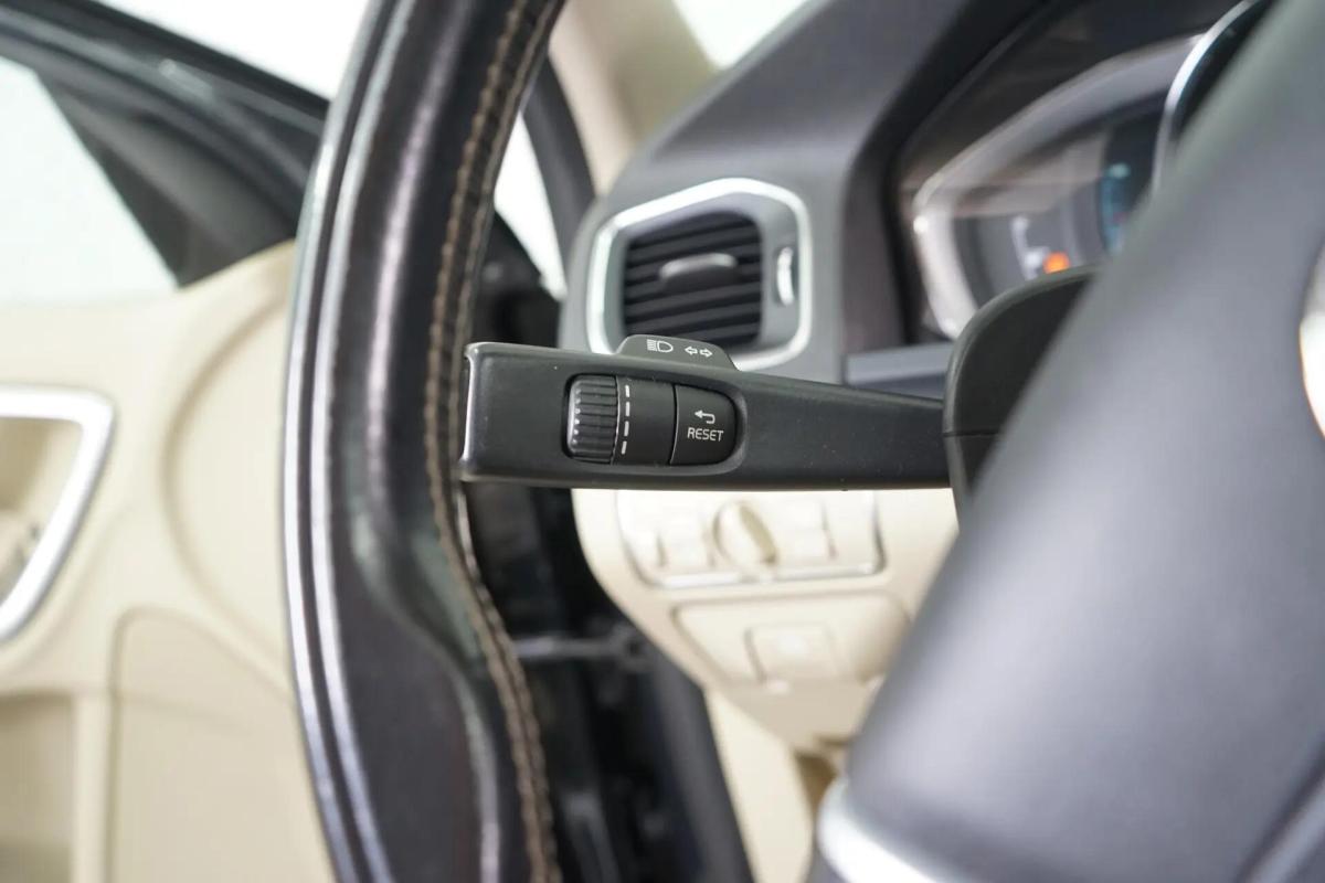 volvo-v60-2015-hibrido-a-diesel-2400cc