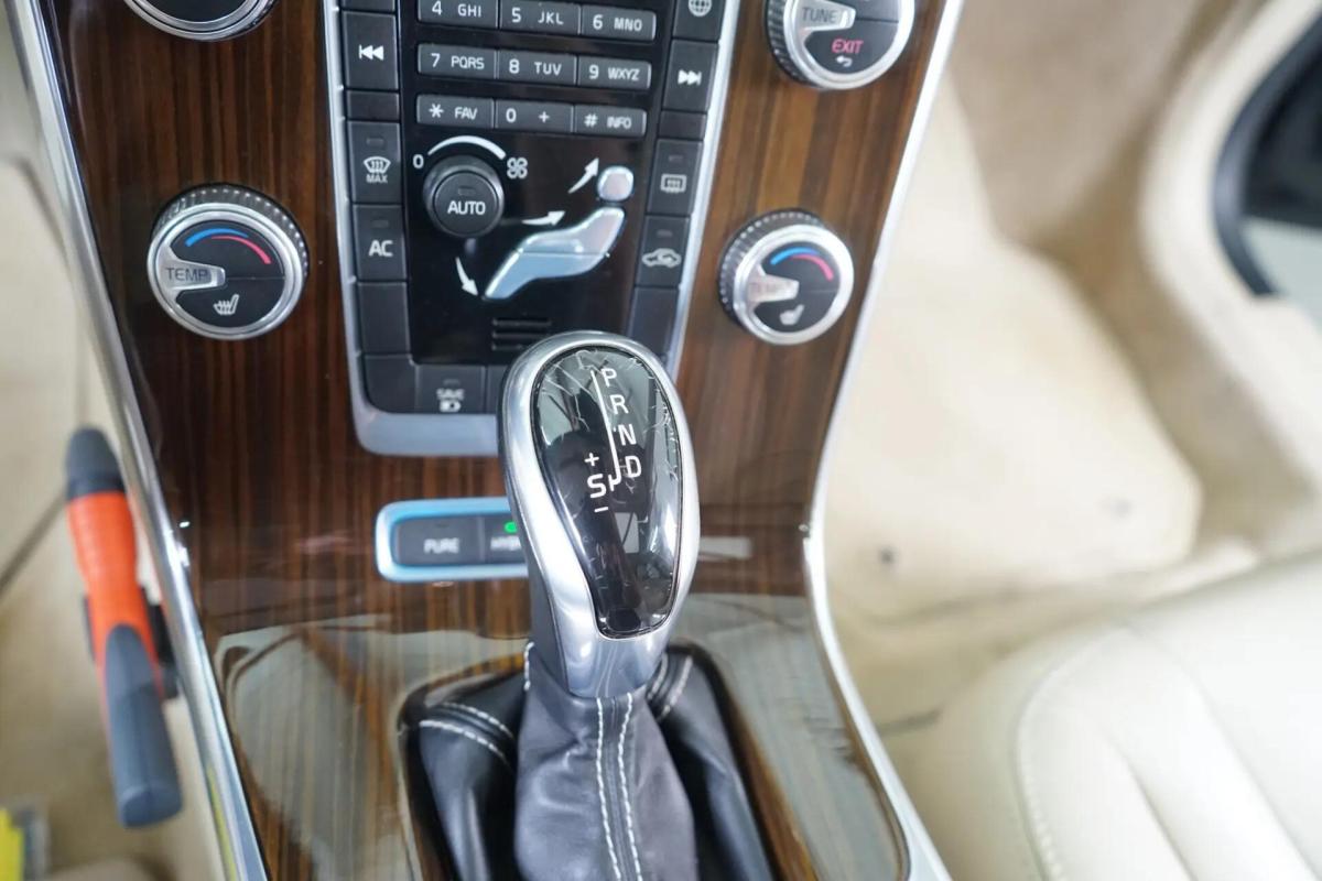 volvo-v60-2015-hibrido-a-diesel-2400cc