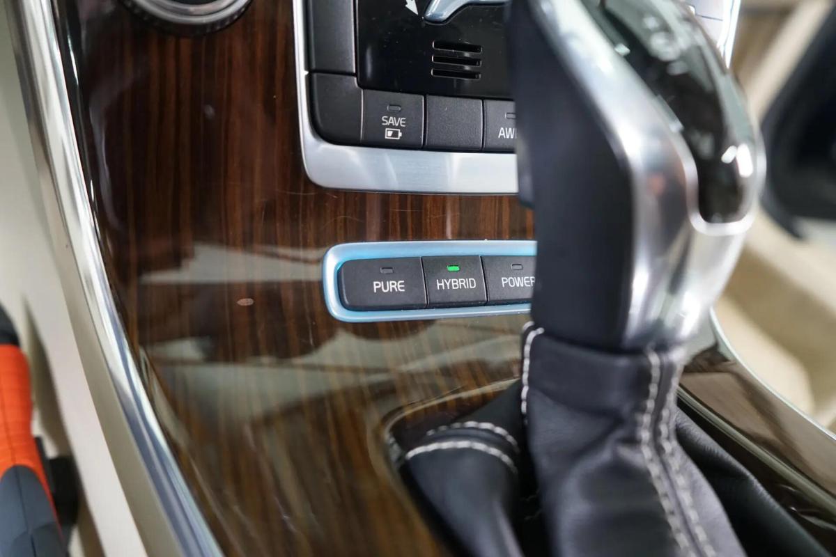 volvo-v60-2015-hibrido-a-diesel-2400cc