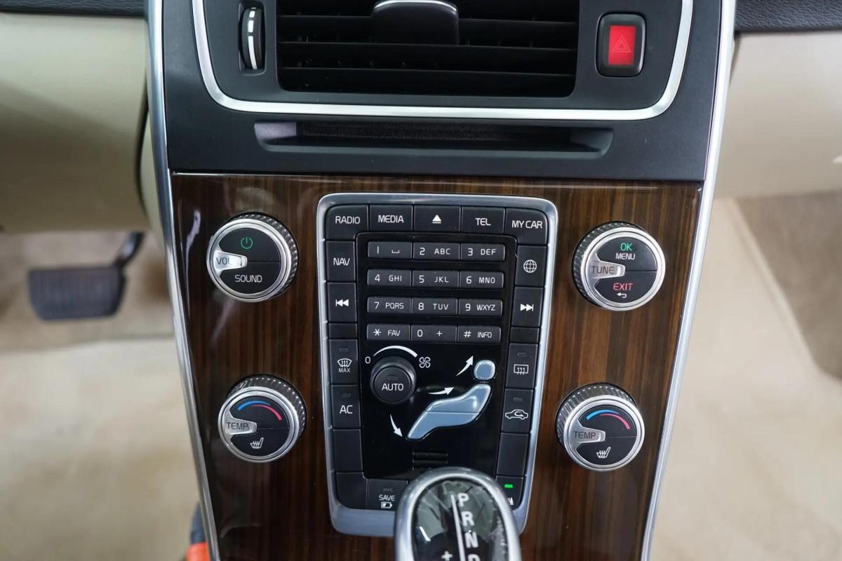 volvo-v60-2015-hibrido-a-diesel-2400cc