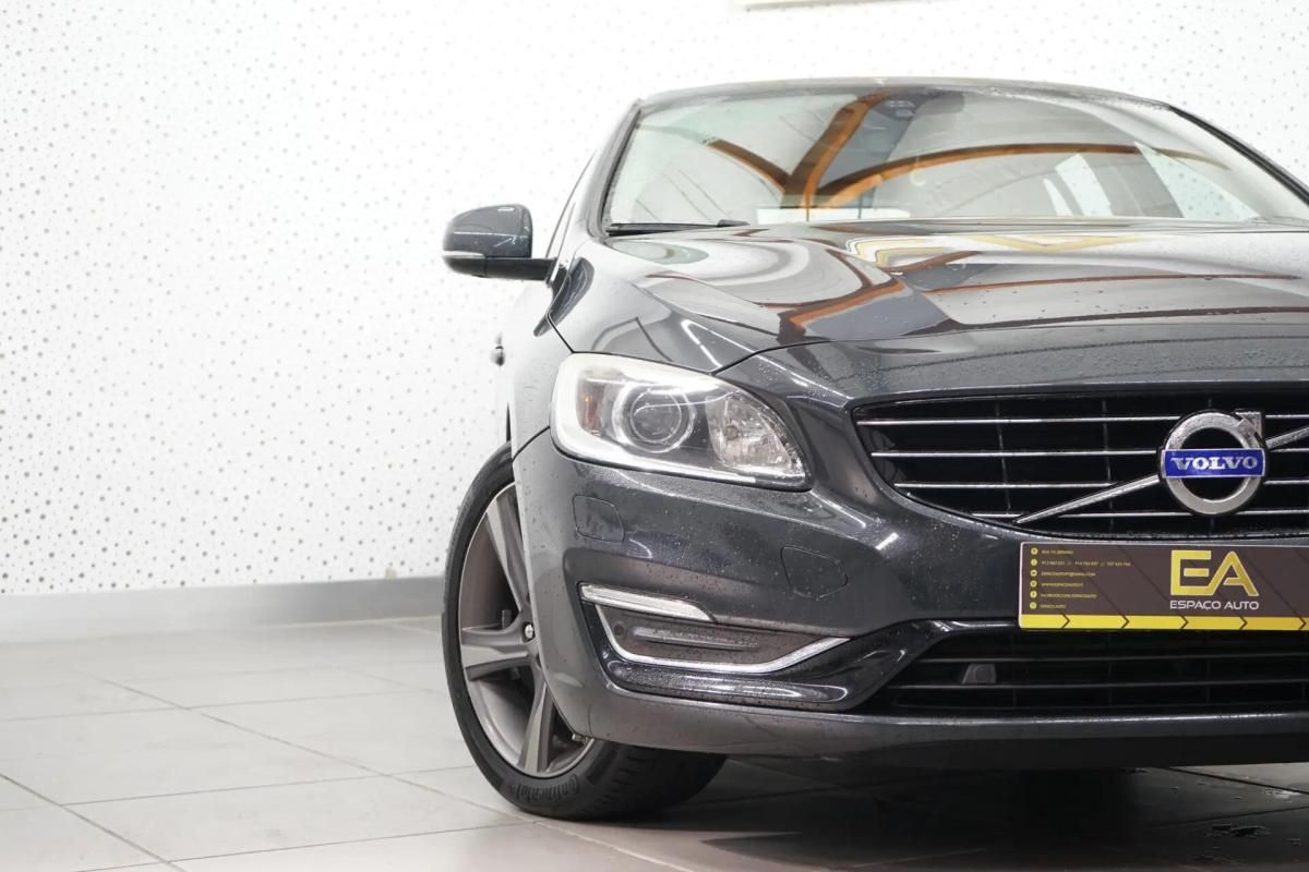 volvo-v60-2015-hibrido-a-diesel-2400cc