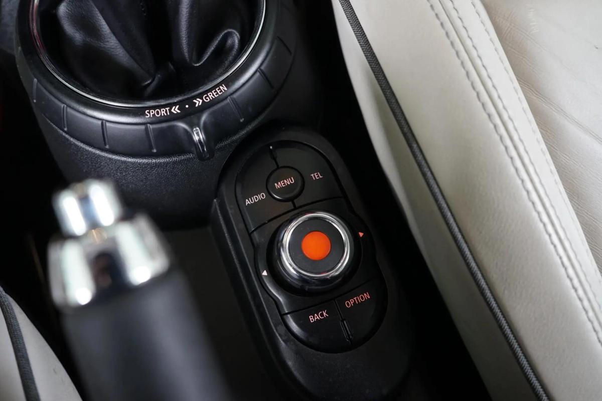 mini-cooper-2014-gasolina-1499cc