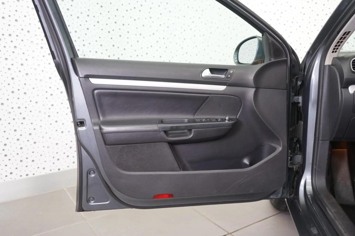 volkswagen-golf-variant-2012-diesel-1598cc