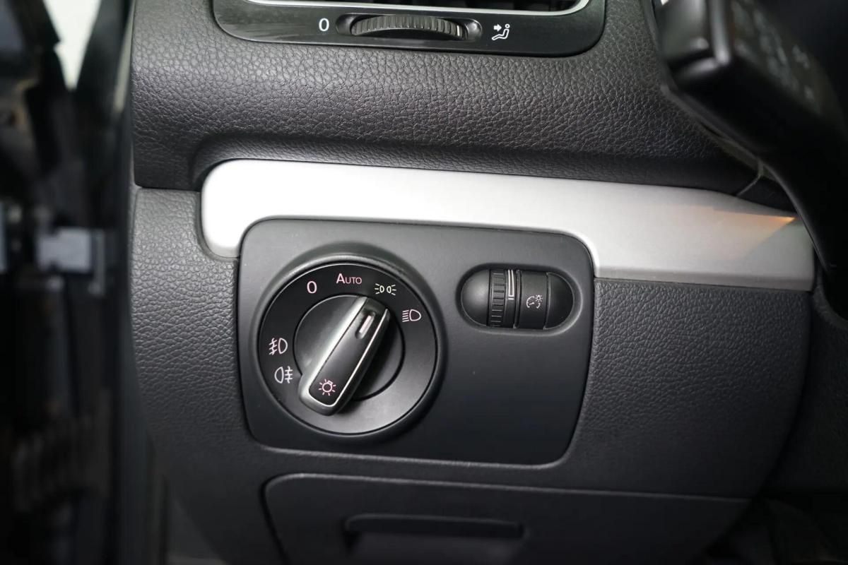 volkswagen-golf-variant-2012-diesel-1598cc
