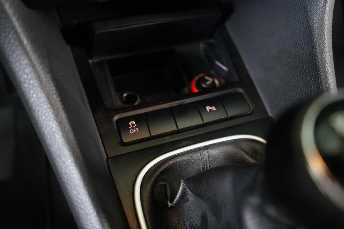 volkswagen-golf-variant-2012-diesel-1598cc