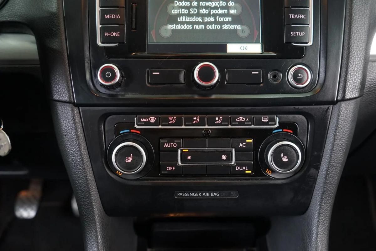 volkswagen-golf-variant-2012-diesel-1598cc