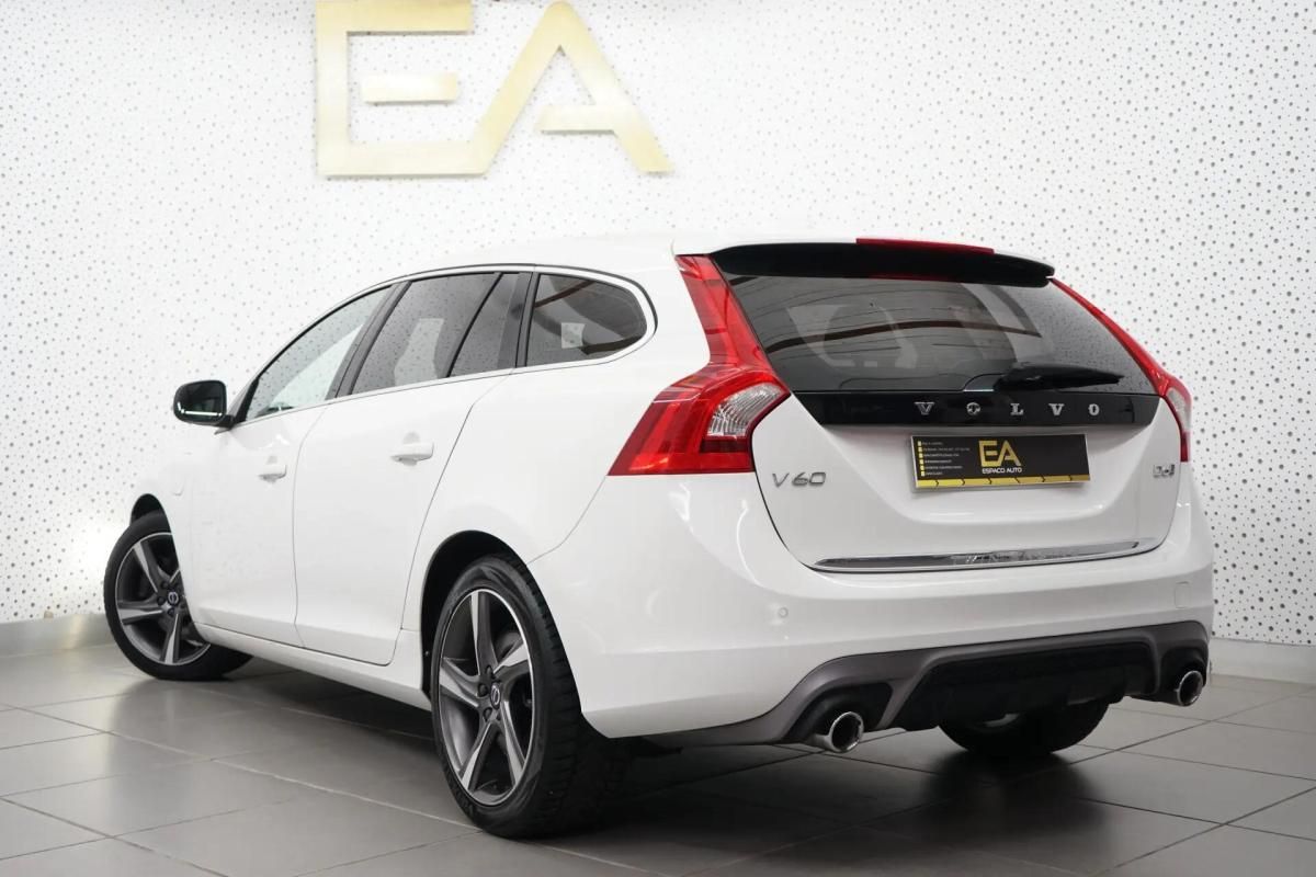 volvo-v60-2015-hibrido-a-diesel-2400cc