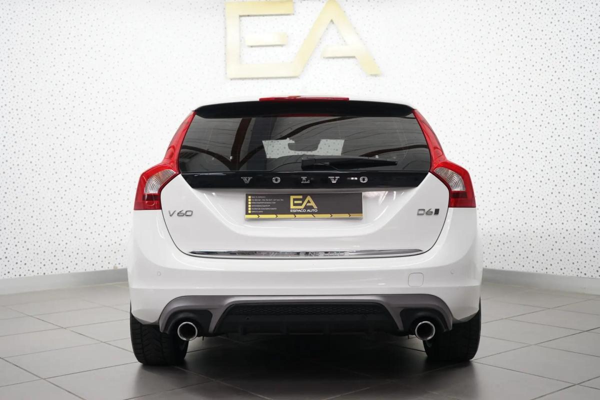 volvo-v60-2015-hibrido-a-diesel-2400cc