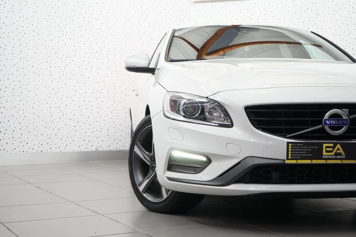 volvo-v60-2015-hibrido-a-diesel-2400cc