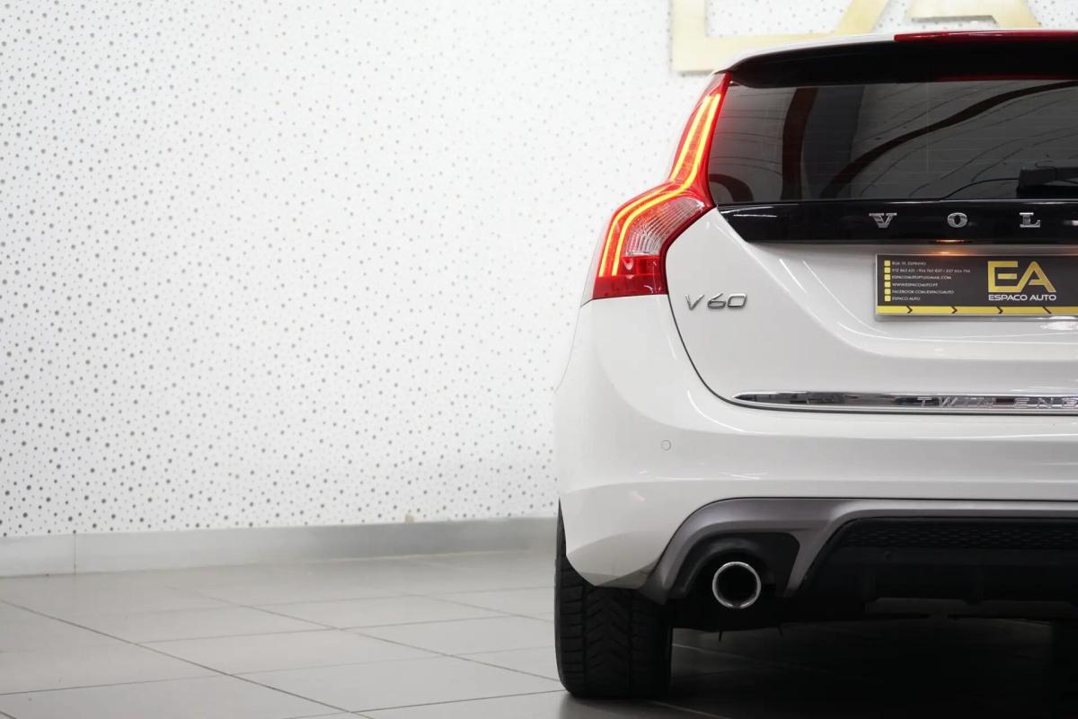 volvo-v60-2015-hibrido-a-diesel-2400cc