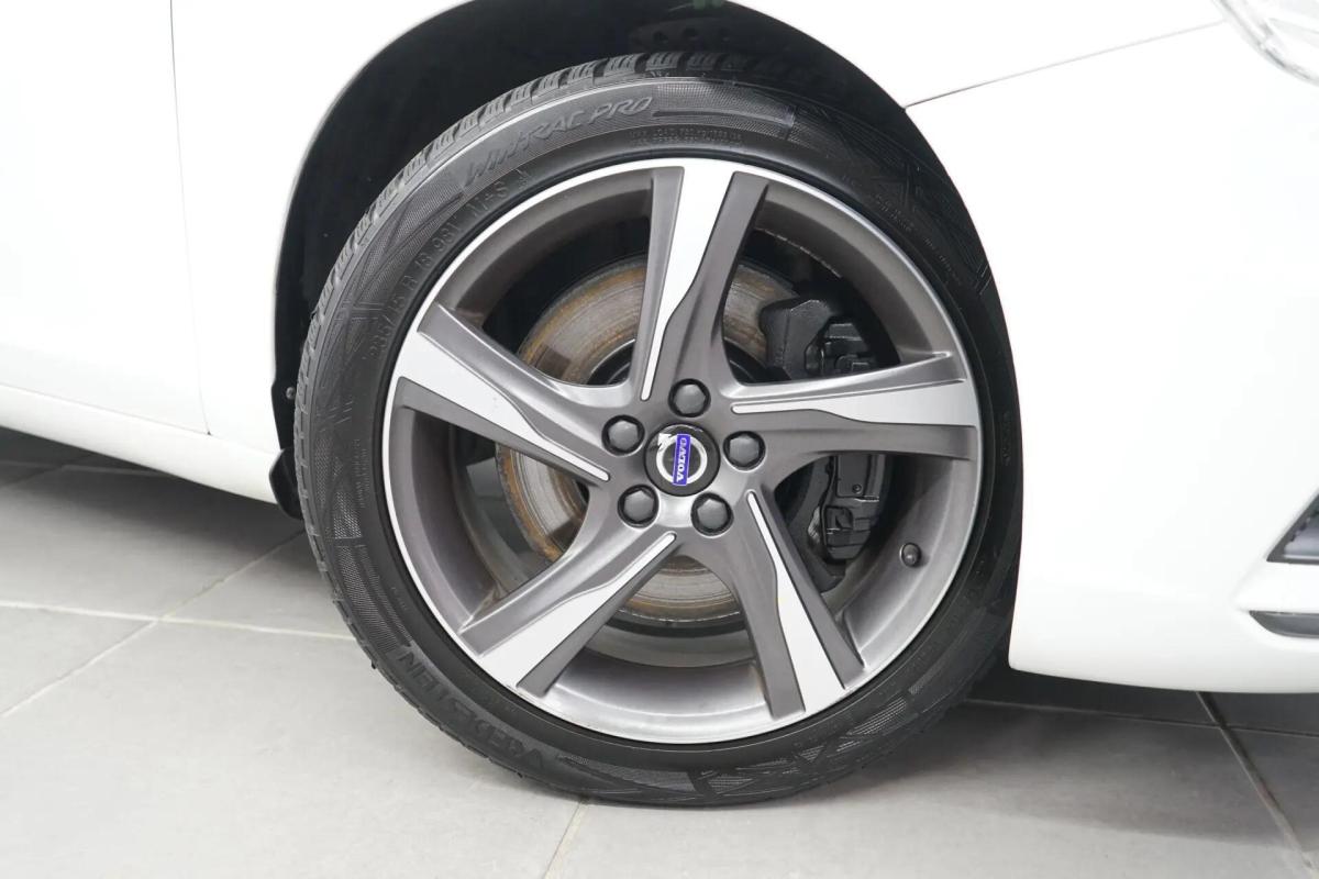 volvo-v60-2015-hibrido-a-diesel-2400cc