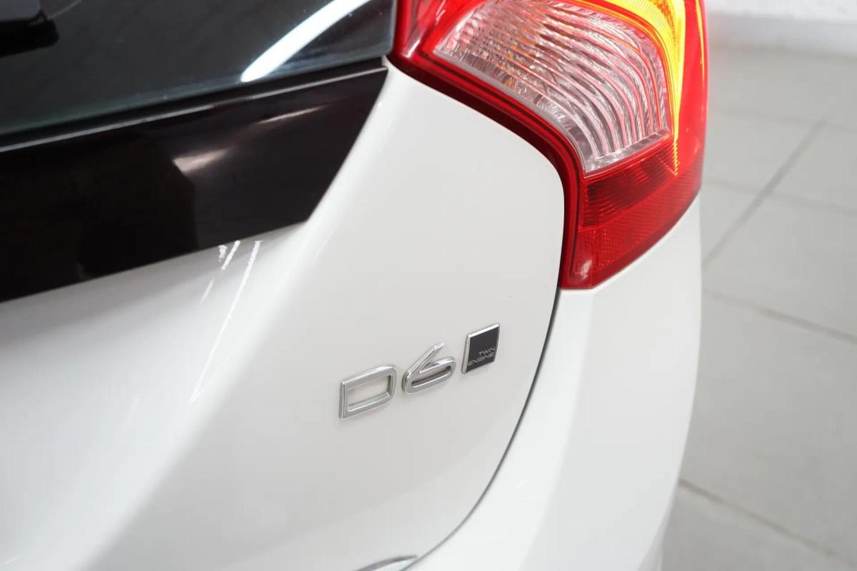 volvo-v60-2015-hibrido-a-diesel-2400cc