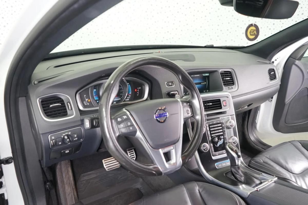 volvo-v60-2015-hibrido-a-diesel-2400cc
