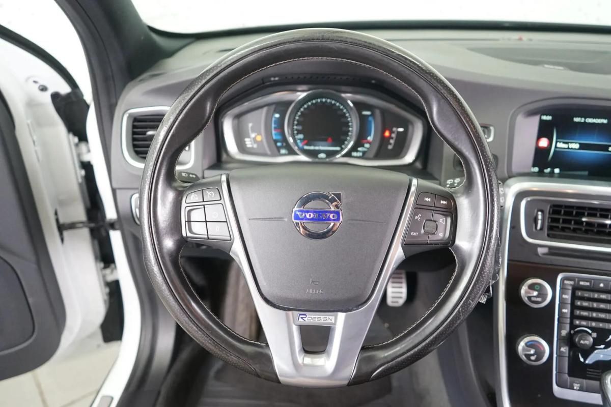 volvo-v60-2015-hibrido-a-diesel-2400cc