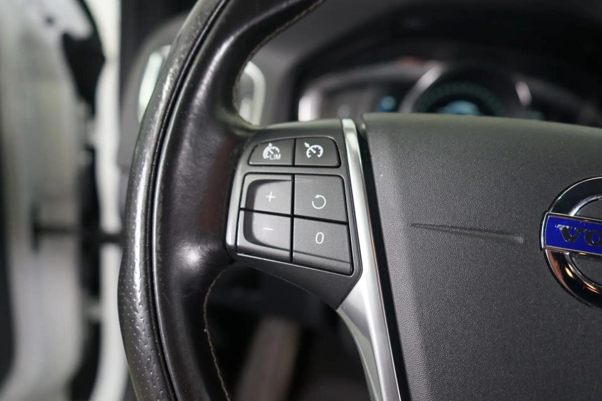 volvo-v60-2015-hibrido-a-diesel-2400cc
