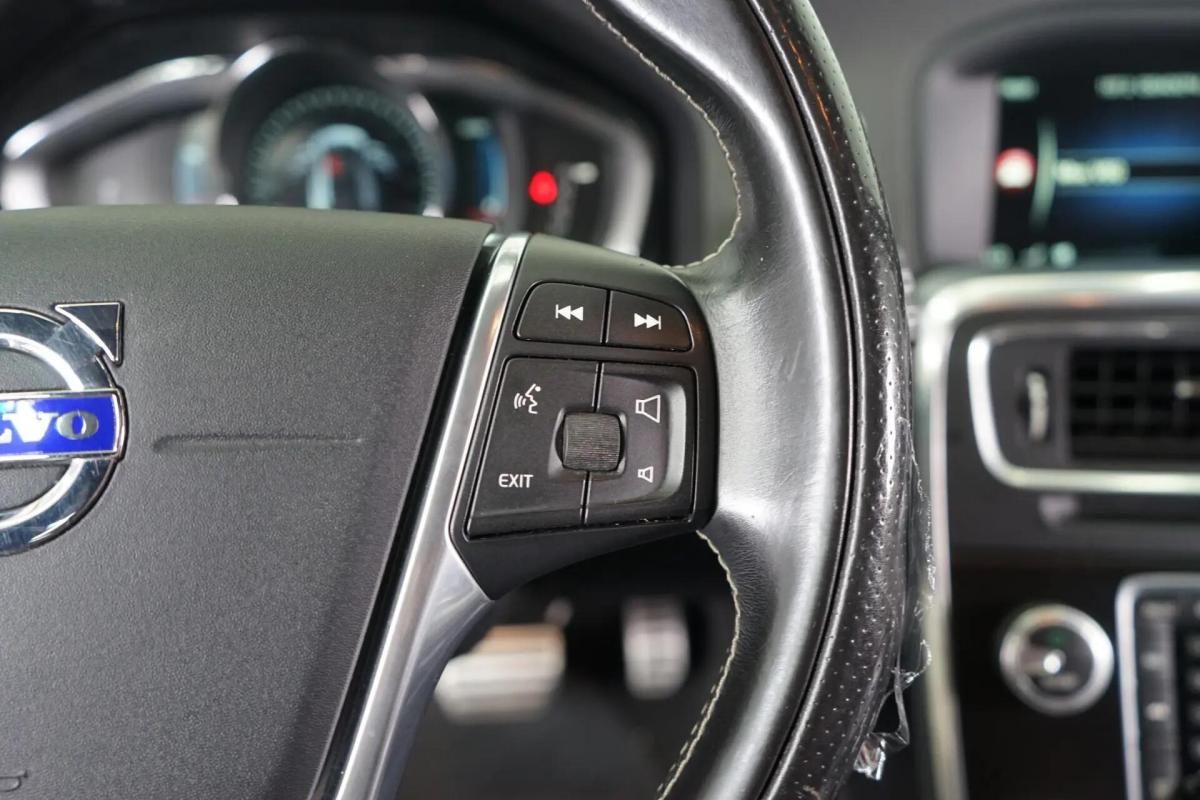 volvo-v60-2015-hibrido-a-diesel-2400cc