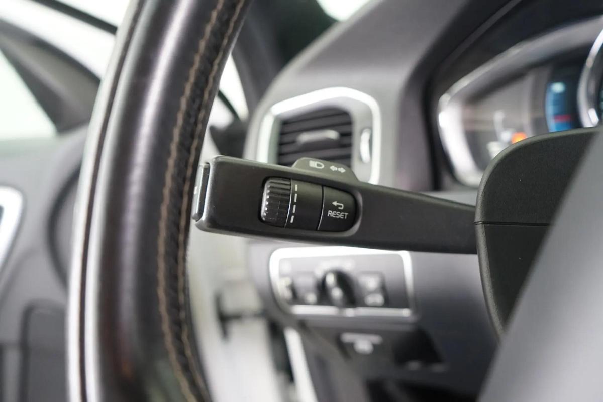 volvo-v60-2015-hibrido-a-diesel-2400cc