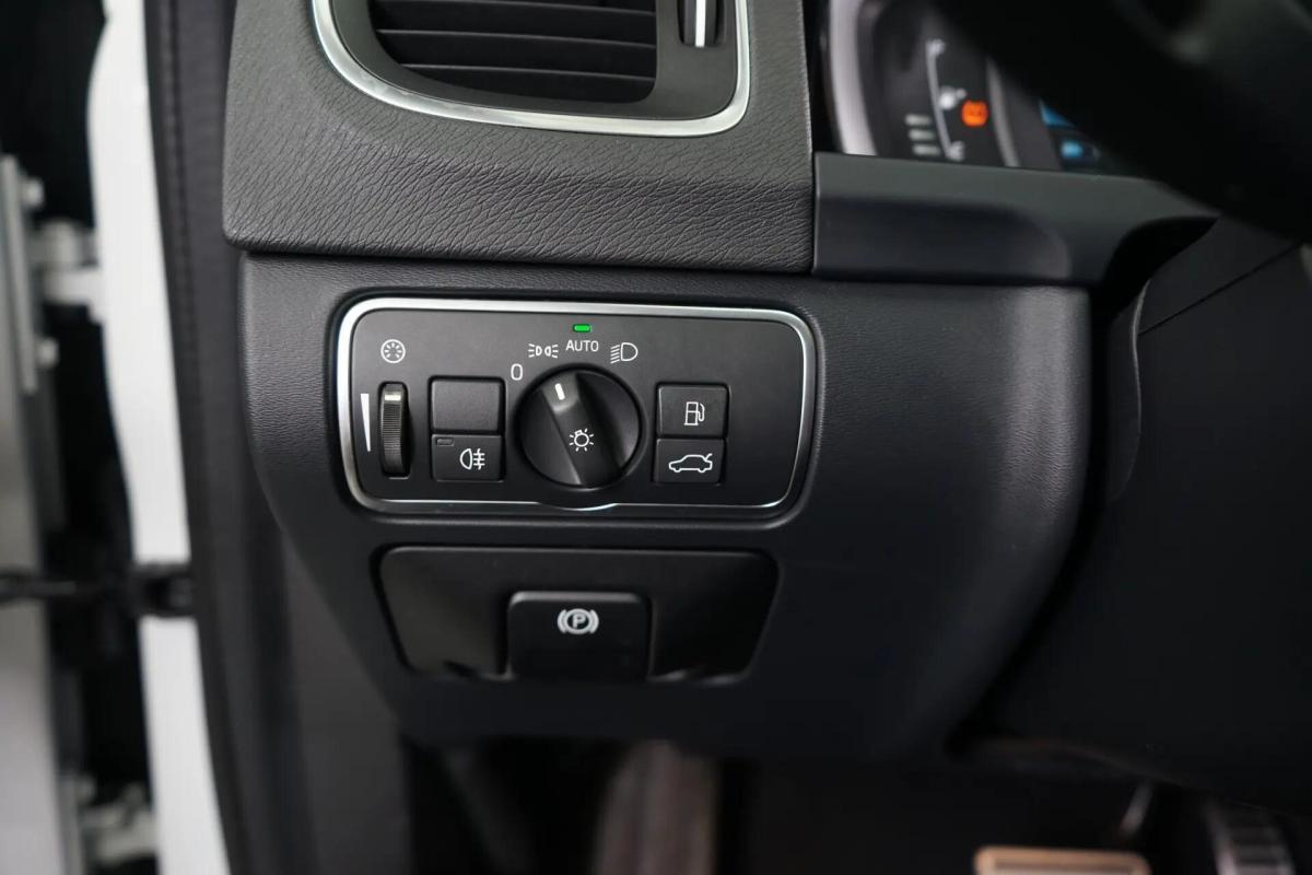 volvo-v60-2015-hibrido-a-diesel-2400cc