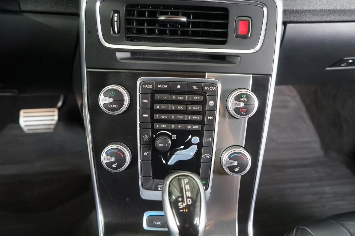 volvo-v60-2015-hibrido-a-diesel-2400cc