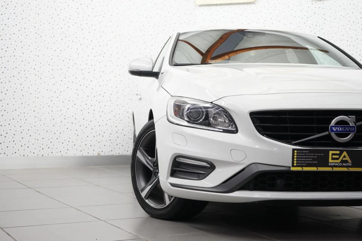volvo-v60-2015-hibrido-a-diesel-2400cc