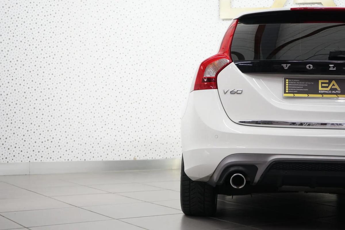 volvo-v60-2015-hibrido-a-diesel-2400cc