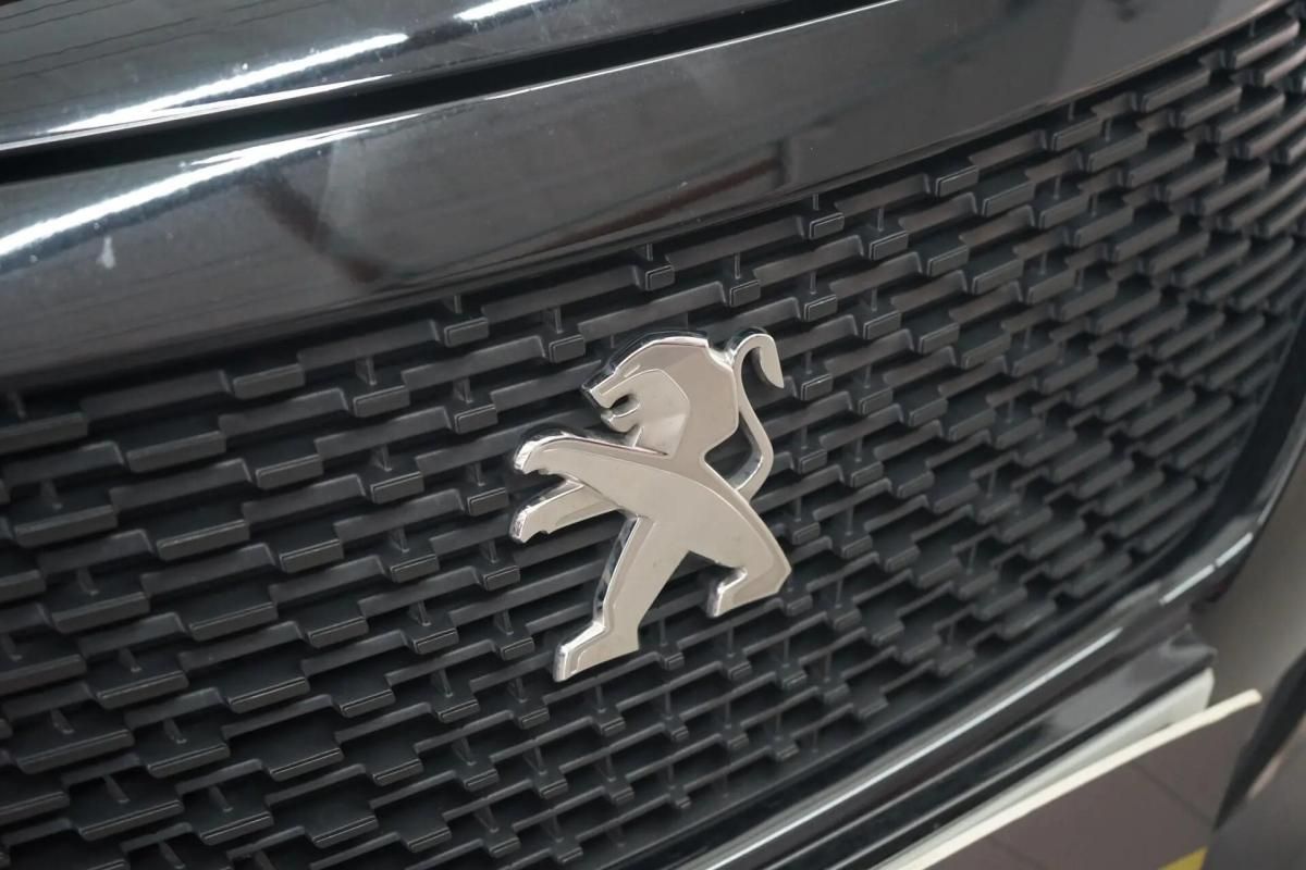 peugeot-2008-2021-gasolina-1199cc