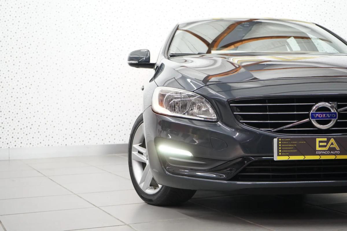 volvo-v60-2014-hibrido-a-diesel-2400cc