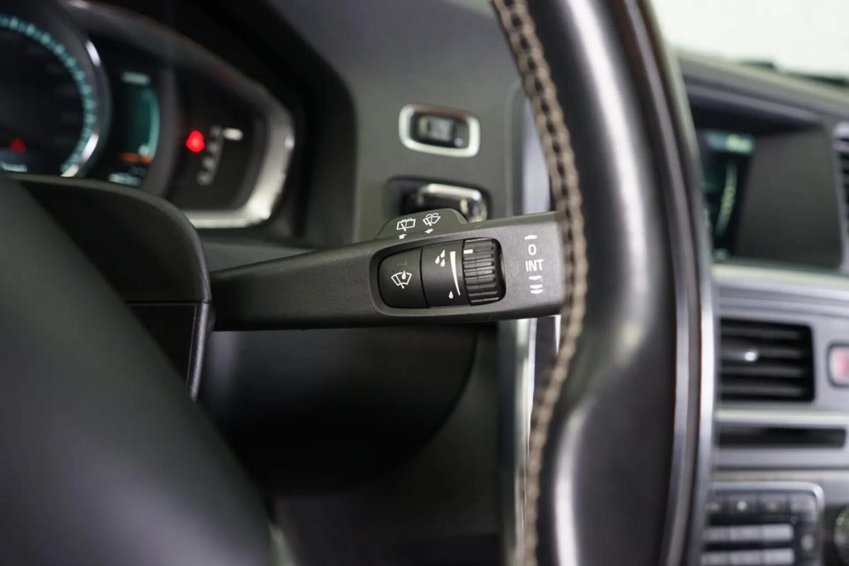 volvo-v60-2014-hibrido-a-diesel-2400cc