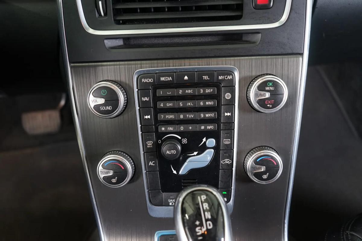 volvo-v60-2014-hibrido-a-diesel-2400cc