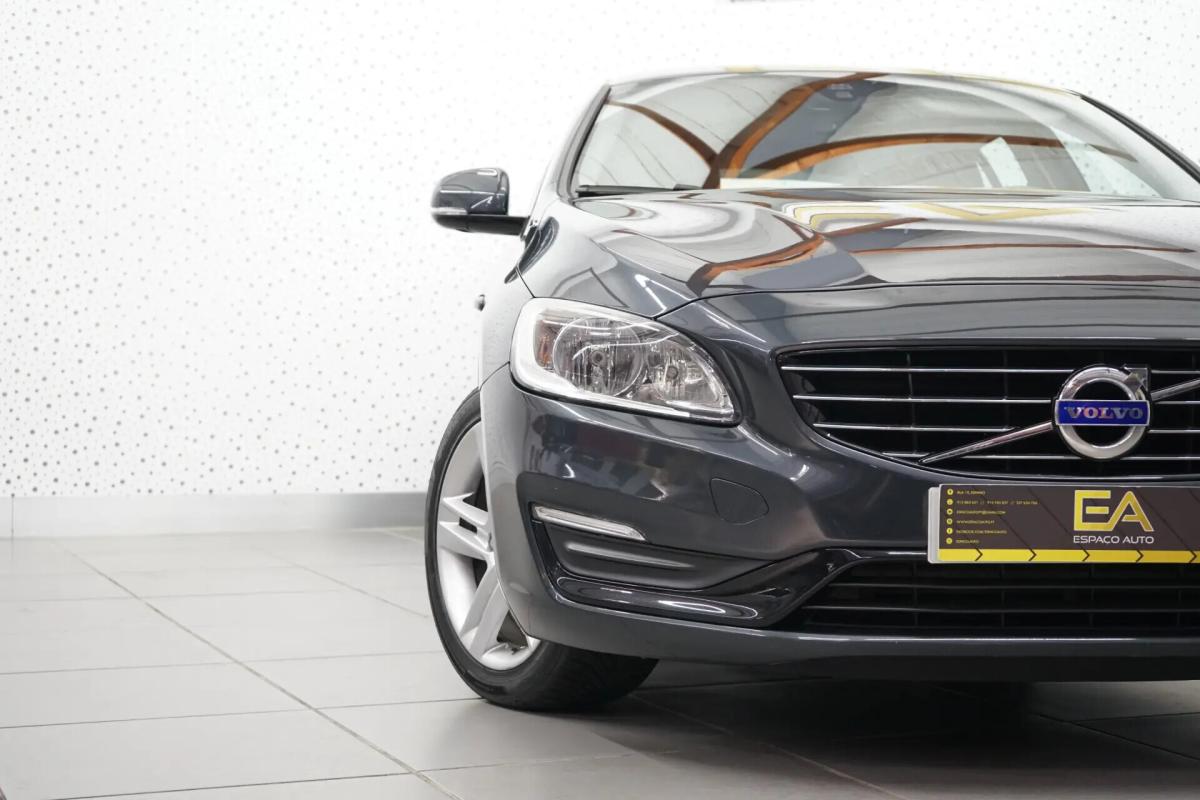 volvo-v60-2014-hibrido-a-diesel-2400cc