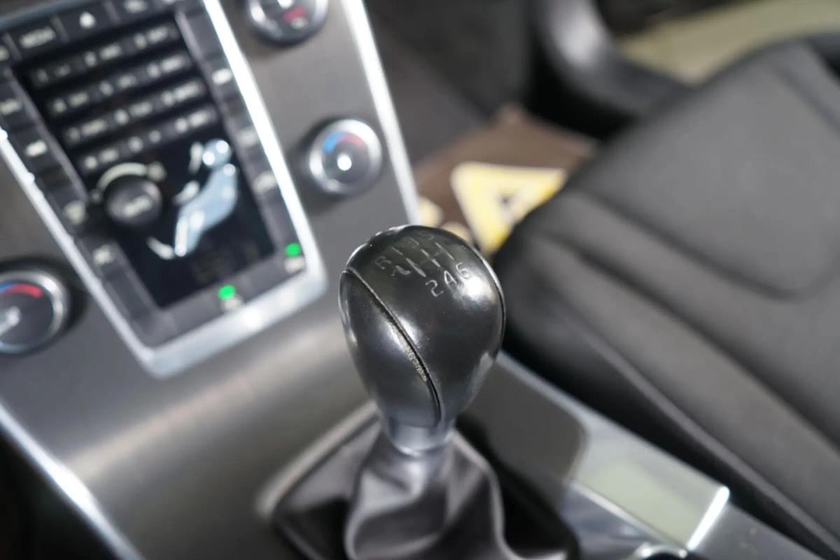 volvo-v60-2012-diesel-1560cc