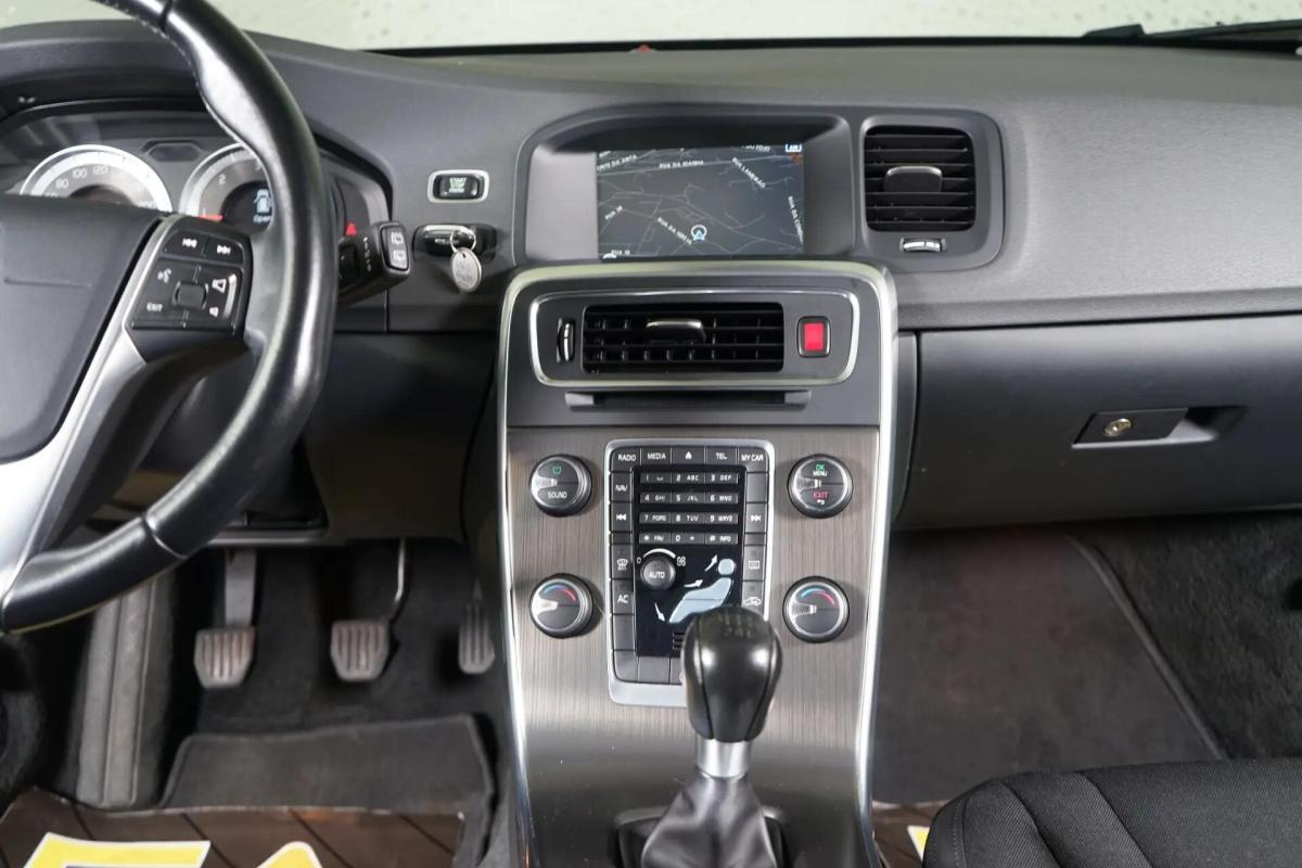 volvo-v60-2012-diesel-1560cc