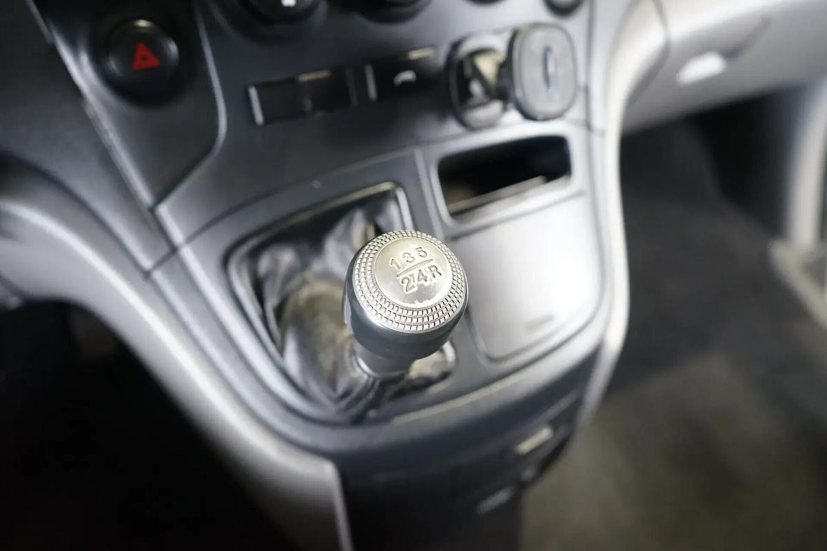 hyundai-h-1-2010-diesel-2497cc