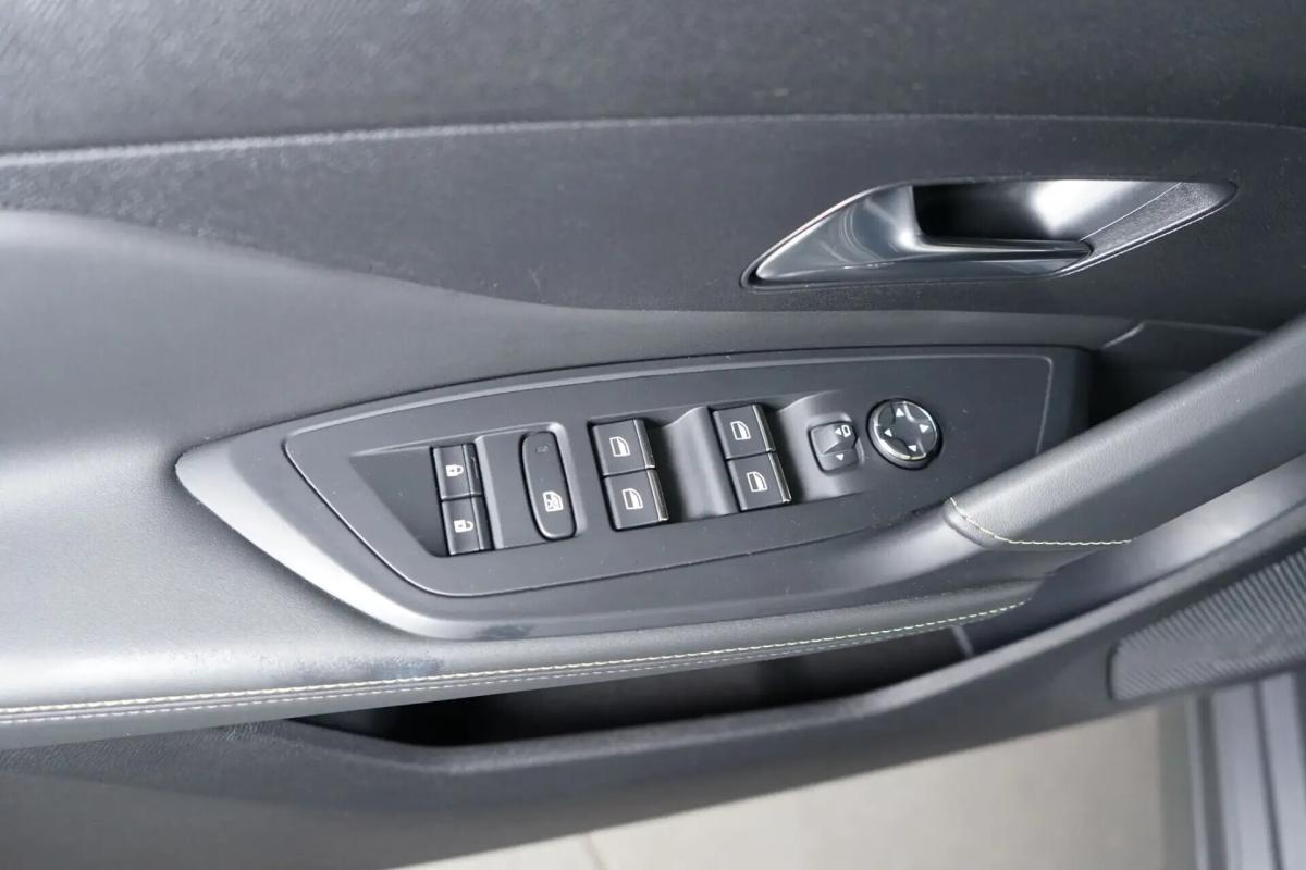 peugeot-308-2022-gasolina-1199cc