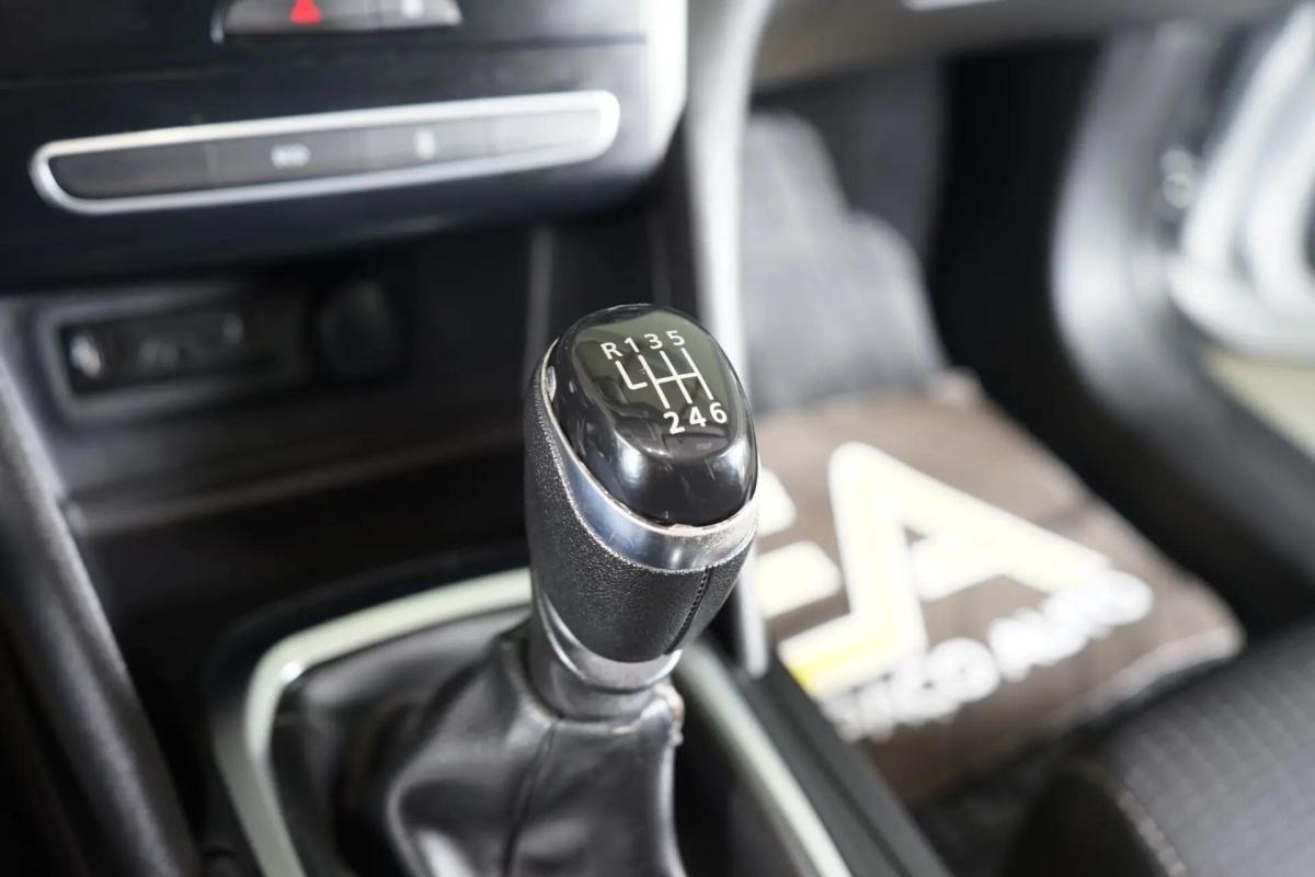 renault-megane-sport-tourer-2017-diesel-1461cc
