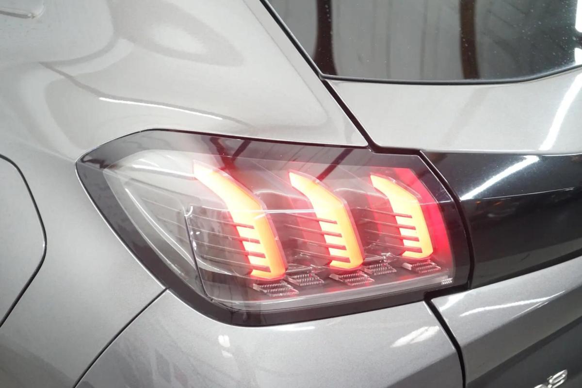 peugeot-208-2021-gasolina-1199cc