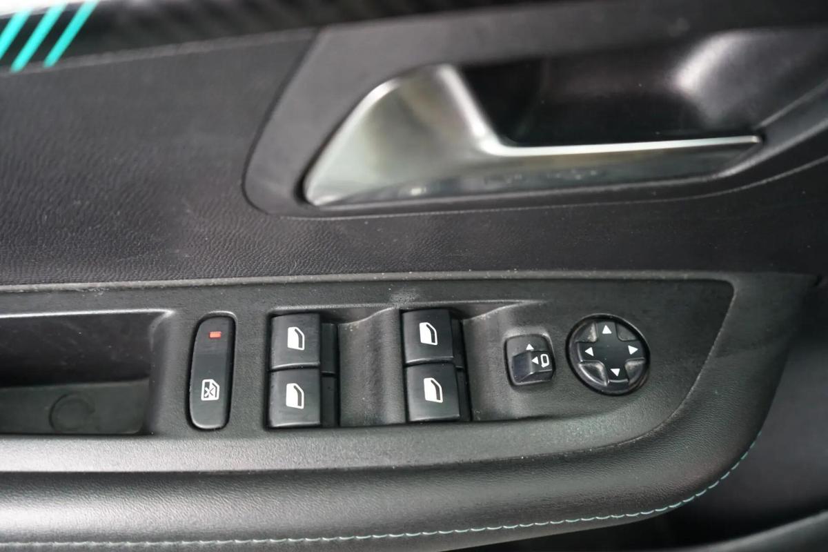 peugeot-208-2021-gasolina-1199cc