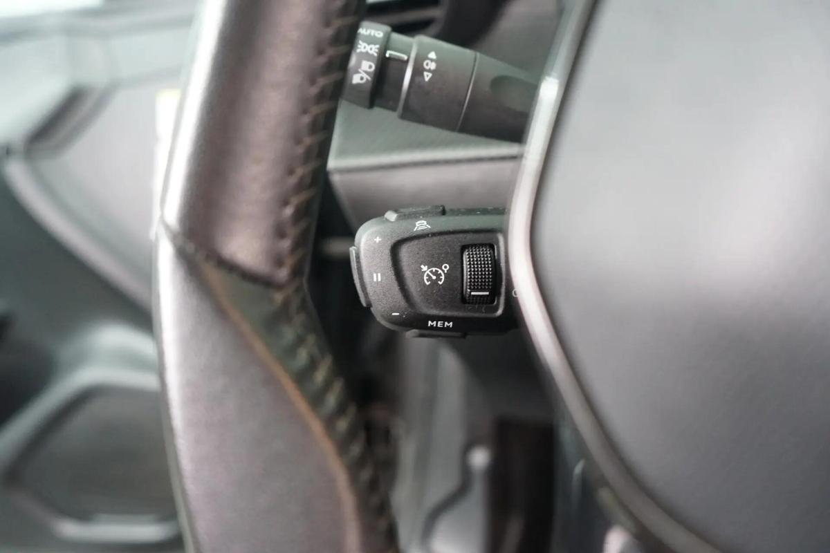 peugeot-208-2021-gasolina-1199cc