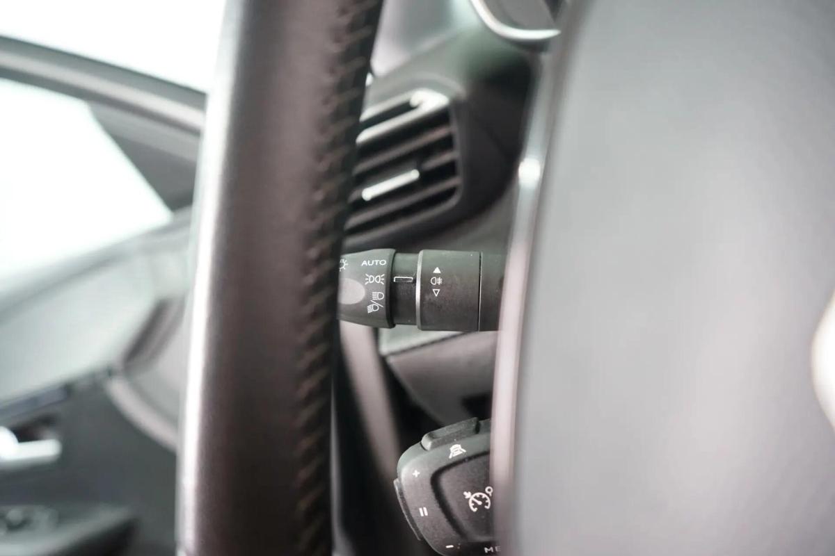 peugeot-208-2021-gasolina-1199cc