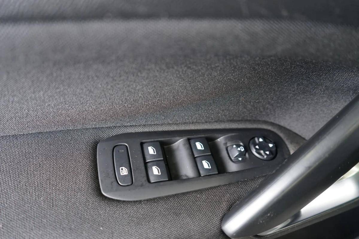 peugeot-308-sw-2015-diesel-1560cc