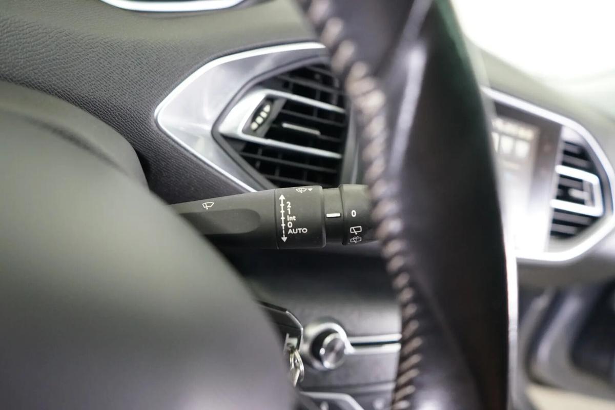 peugeot-308-sw-2015-diesel-1560cc