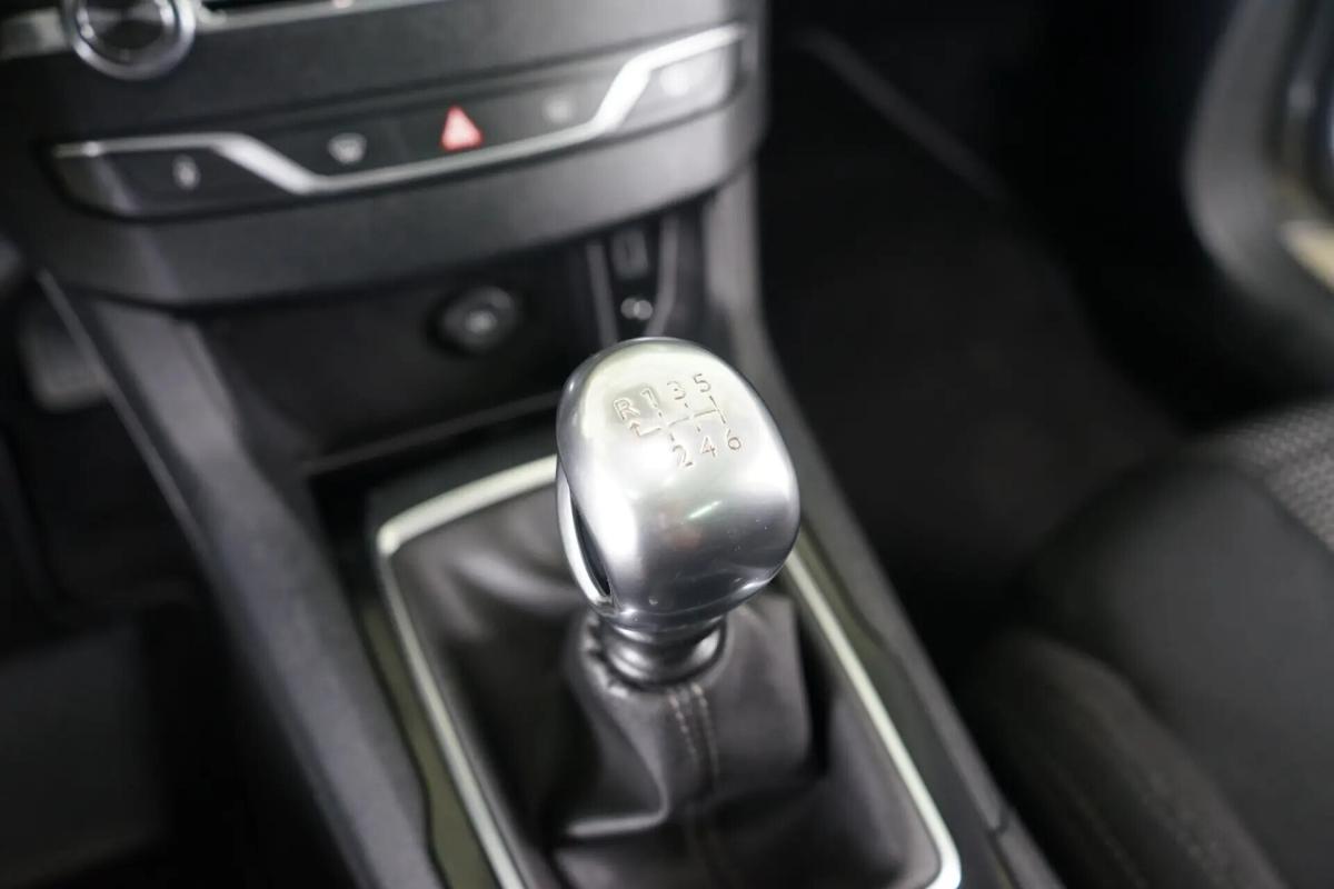 peugeot-308-sw-2015-diesel-1560cc