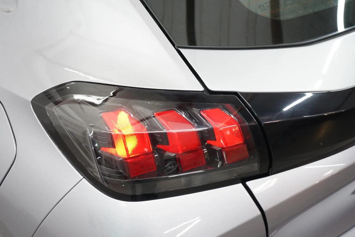 peugeot-208-2021-gasolina-1199cc