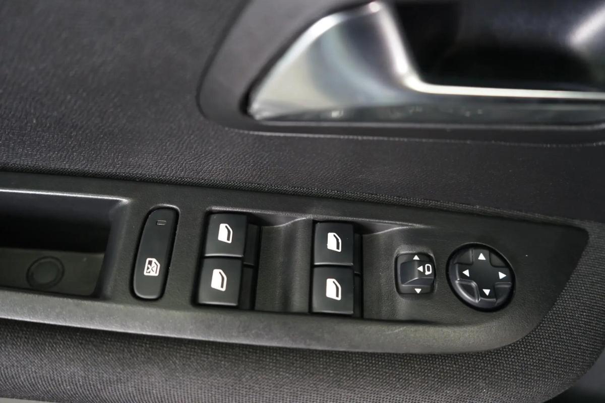 peugeot-208-2021-gasolina-1199cc