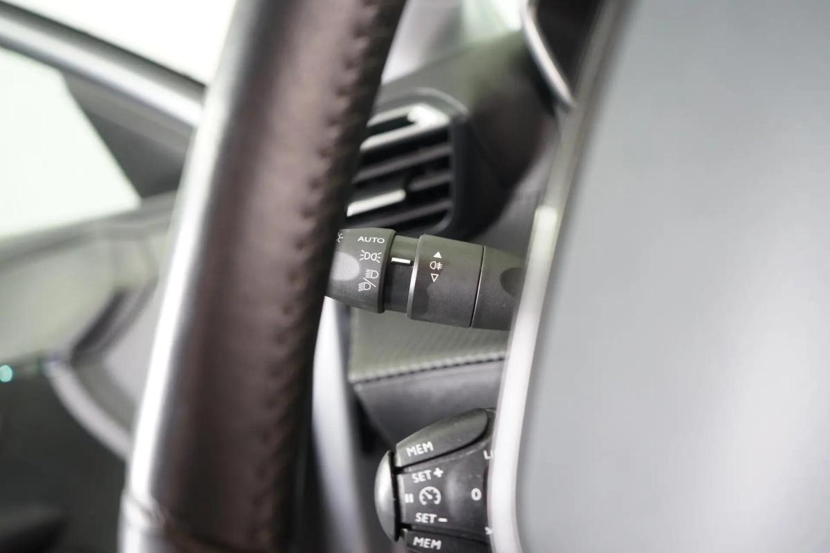 peugeot-208-2021-gasolina-1199cc