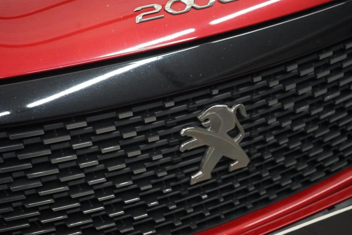 peugeot-2008-2021-gasolina-1199cc