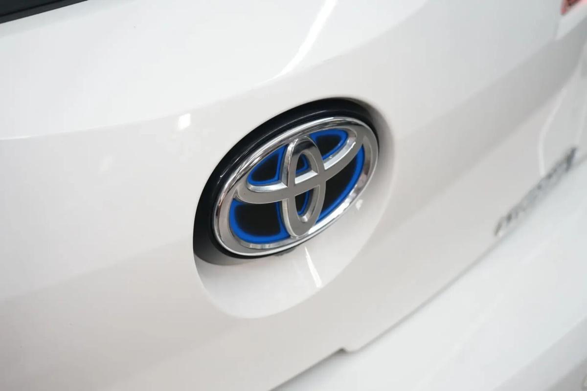 toyota-corolla-2021-hibrido-a-gasolina-1798cc