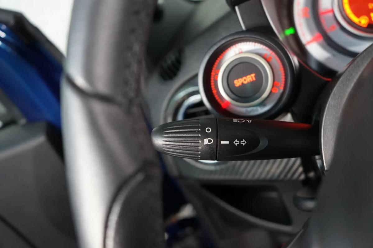 abarth-695-2011-gasolina-1400cc
